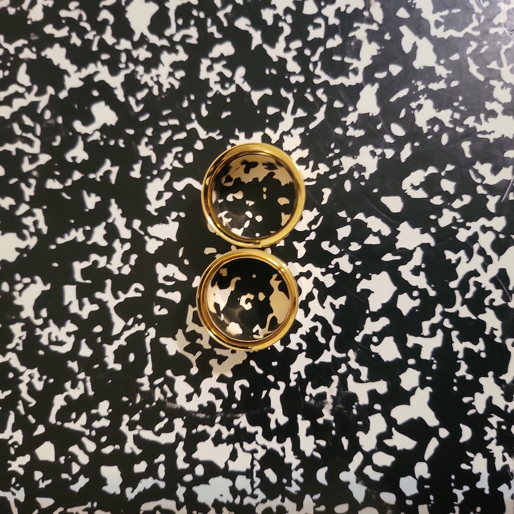 11/16 (~18 mm) Gold Double Flare Tunnels - Picture 2 of 3